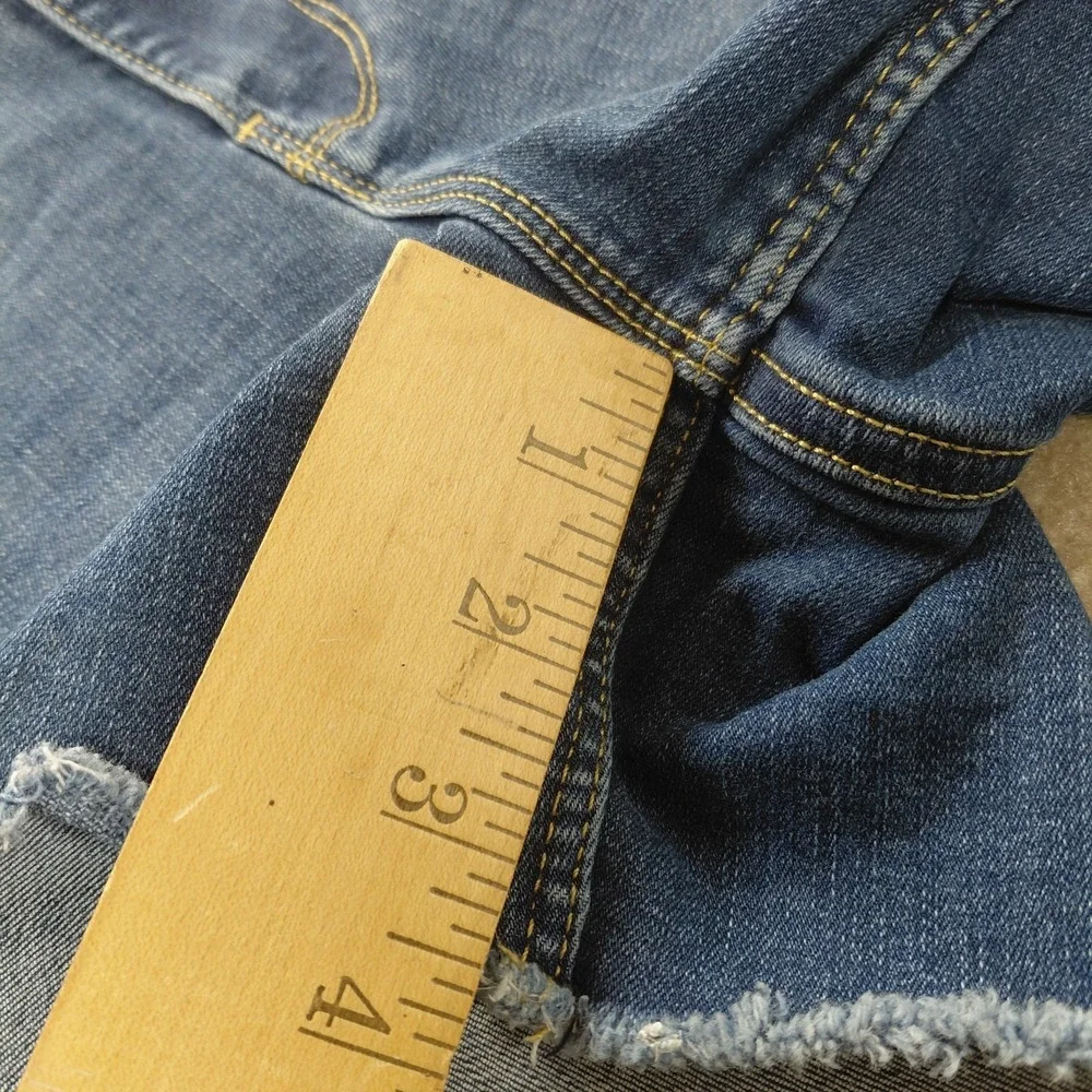 Wrangler Frayed Raw Hem Jean Shorts Size 34 Fits 30